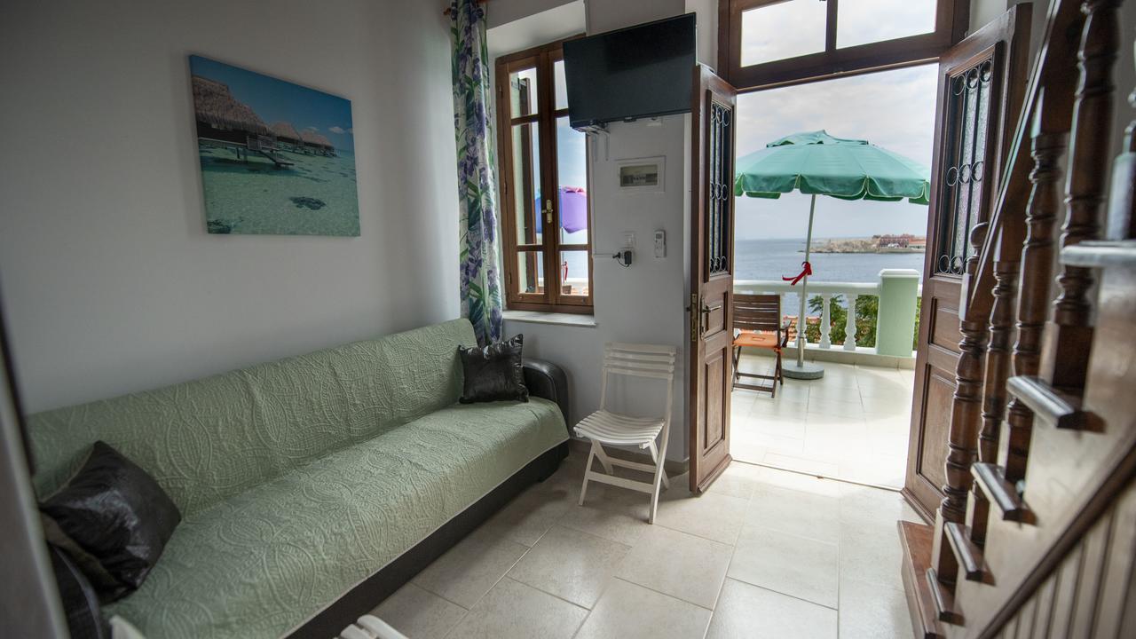 Roulas Apartments Chalki Town Exterior foto